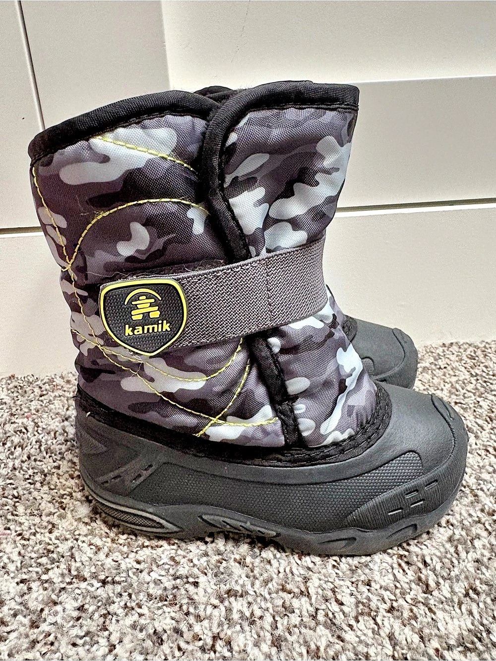 Kamik Camo Kids Snow Boots in Black & Gray Size 9c